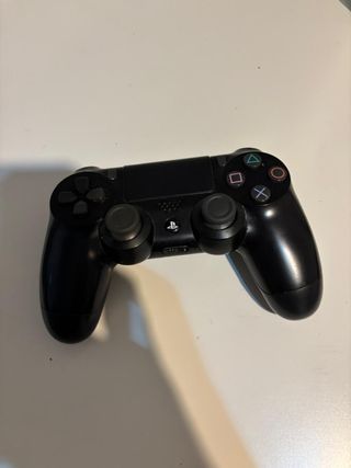 Mando PS4
 + Funda Negra y Blanca
