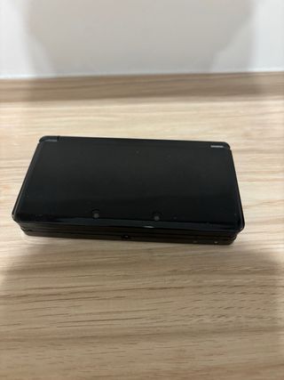 Nintendo 3DS Negra + Cargador