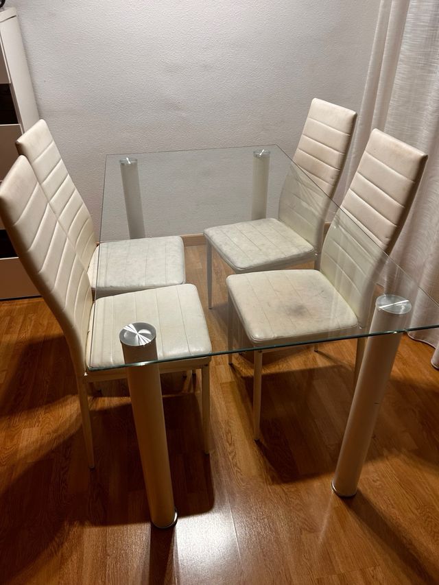 Mesa de comedor de cristal con 4 sillas Urge