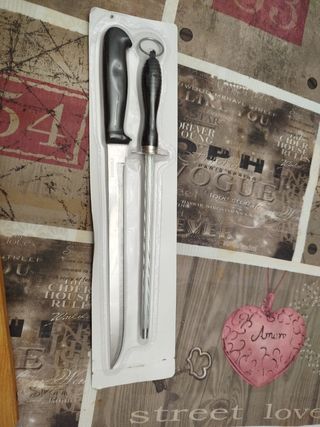 Jamonero, cuchillo y afilador