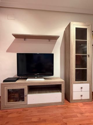 Conjunto Muebles Salón, Vitrina y Mesa