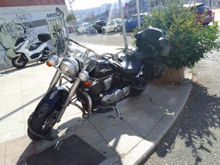 Moto custom negra. Kawasaki VN Vulcan 900