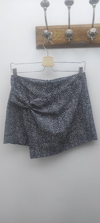 Falda pantalón print negra Stradivarius