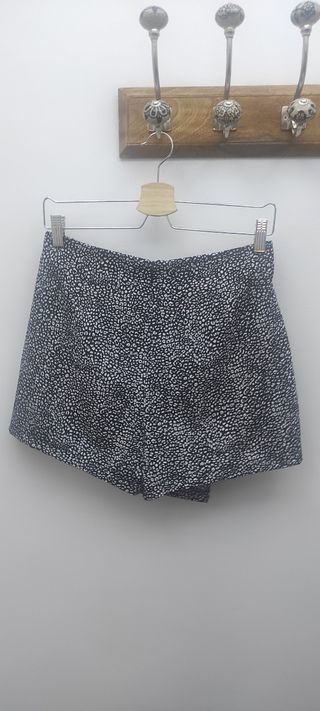 Falda pantalón print negra Stradivarius