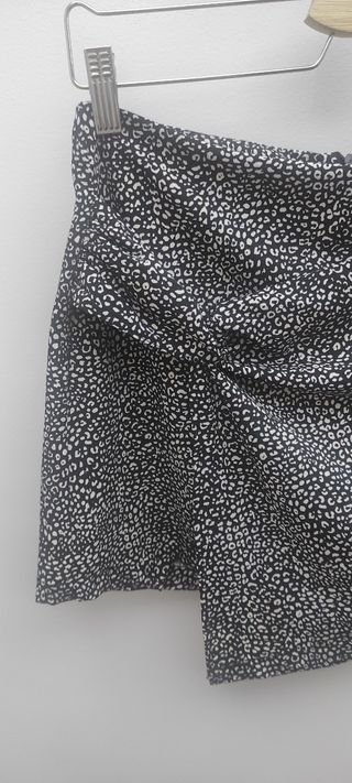 Falda pantalón print negra Stradivarius