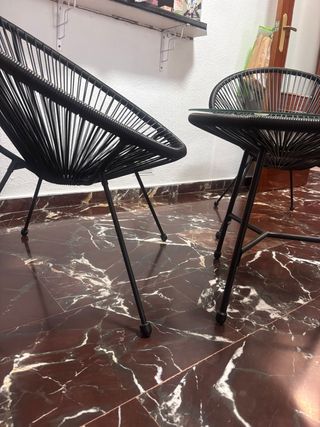 Conjunto mesa y 2 sillas