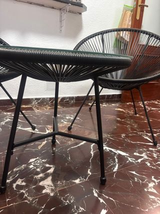 Conjunto mesa y 2 sillas