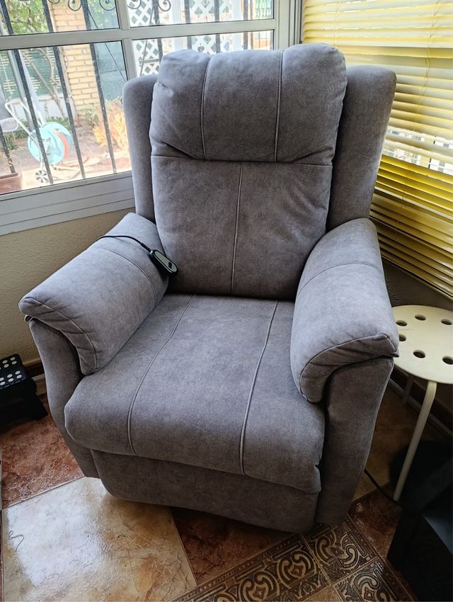 Sillón relax elevable gris muy poco usado