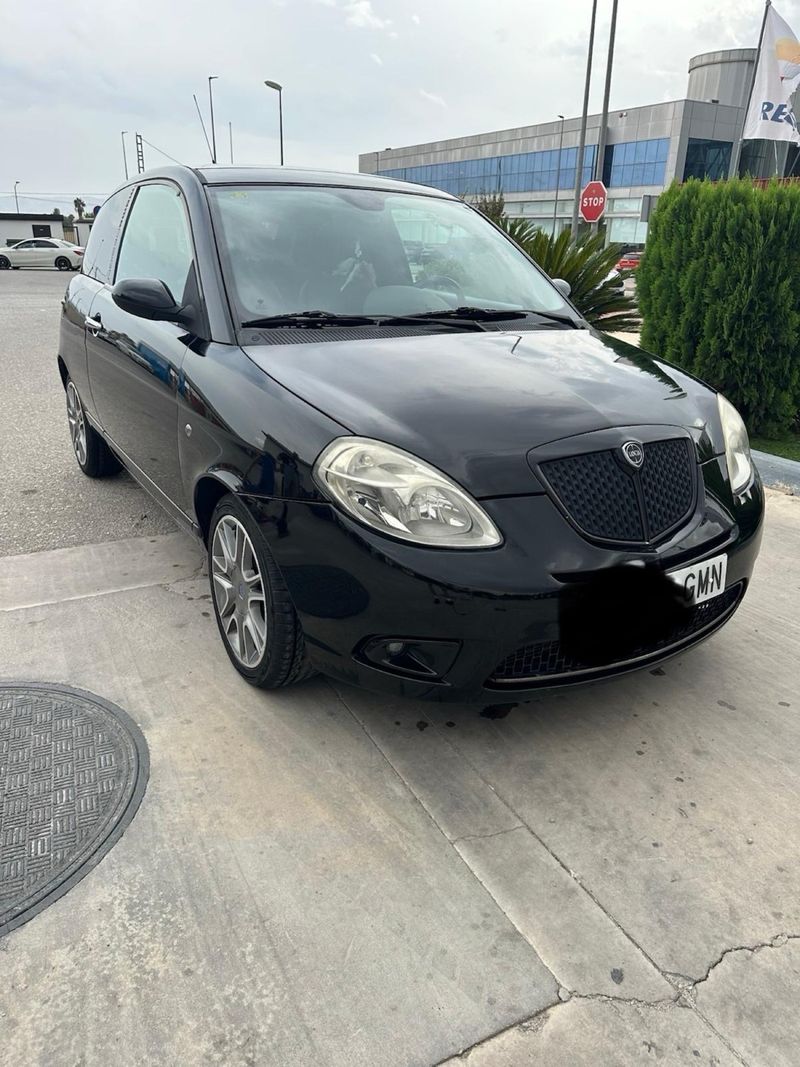 Lancia Ypsilon 2009 edicion momo - foto 1