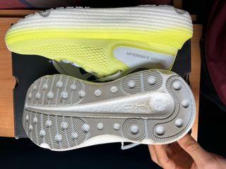 Zapatillas running Under Armour amarillas