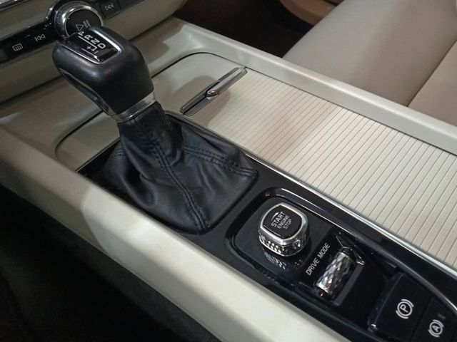 Volvo XC60 Business Plus 2WD