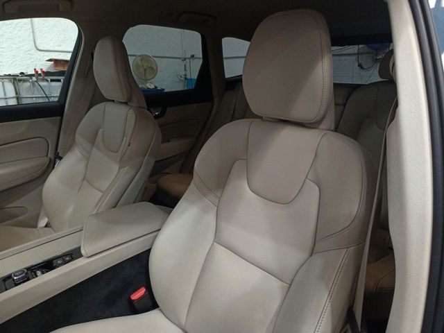 Volvo XC60 Business Plus 2WD