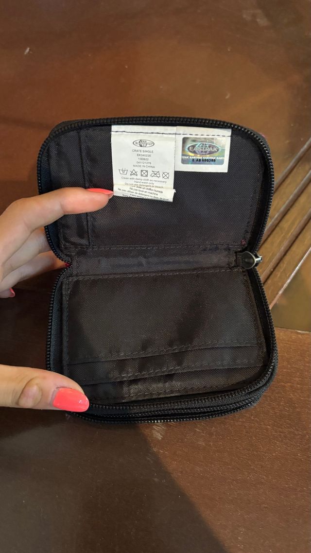 Monedero Eastpak rosa y negro