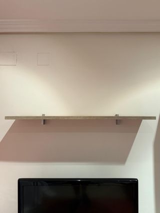Conjuntos muebles salón, vitrina y mesa.