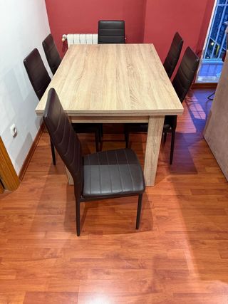 Conjuntos muebles salón, vitrina y mesa.