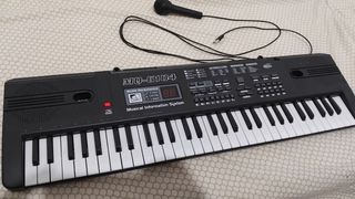 Teclado MQ-6104 con micrófono