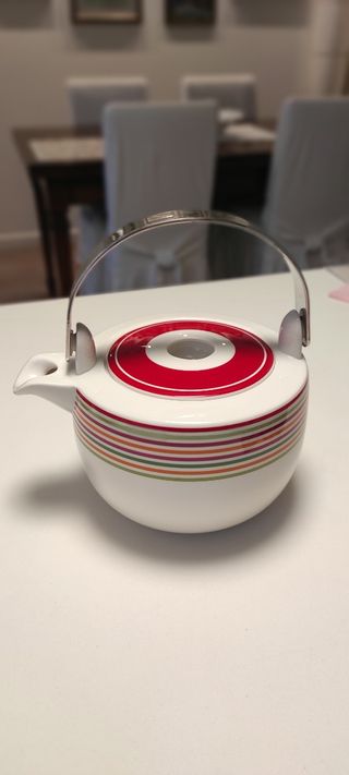 Servizio da tè con decorazioni a righe