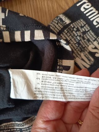 Top Bershka estampado periódico Talla XS