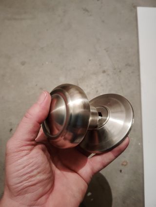 Pomo de puerta de metal