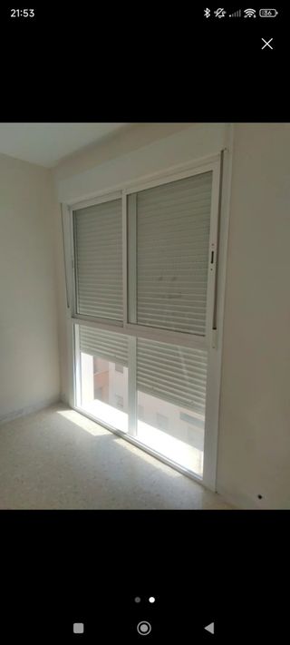 Ventana corredera con persiana