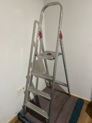 Escalera de aluminio plegable