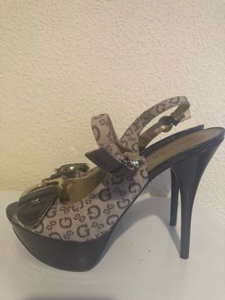 Tacones Guess Beige y Marrón Talla 36/37