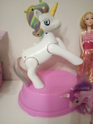 Lote Juguetes Unicornio y Muñeca