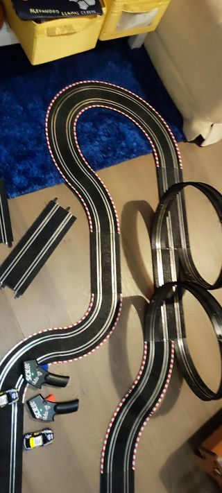 Scalextric compact con dos coches y mandos wireles