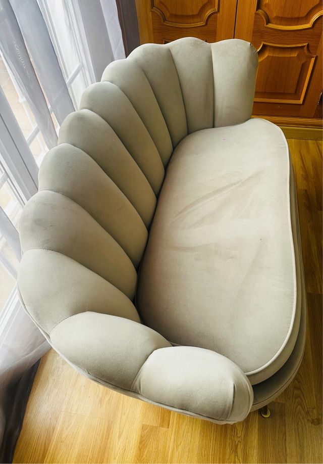 Sofá moderno beige y gris. Dos plazas.