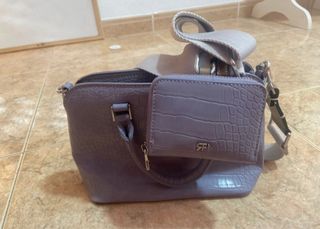 Bolso morado piel efecto cocodrilo