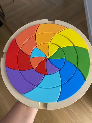 Puzzle de madera con colores