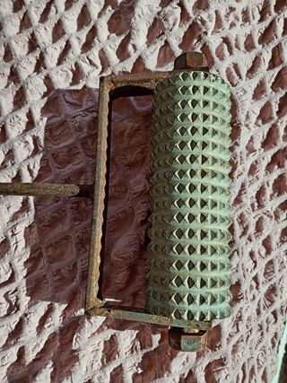 Rullo bocciarda vintage in ottone