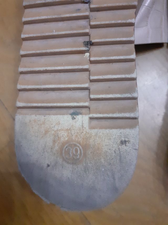 Zuecos destalonados beige