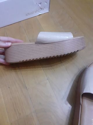 Zuecos destalonados beige