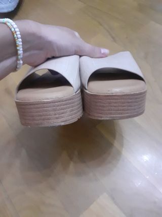 Zuecos destalonados beige