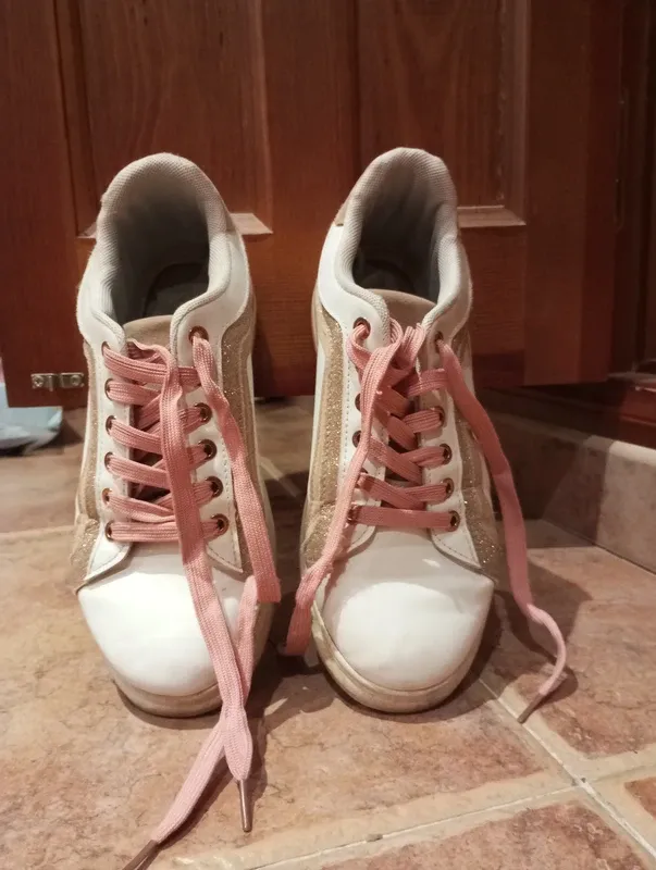Zapatillas Blancas y Rosas