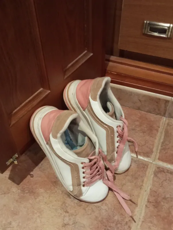 Zapatillas Blancas y Rosas