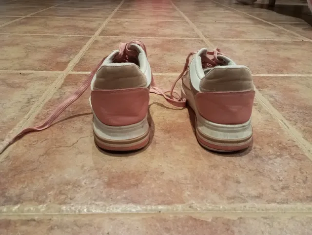 Zapatillas Blancas y Rosas