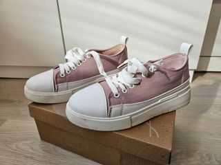 Zapatillas rosas tipo converse
