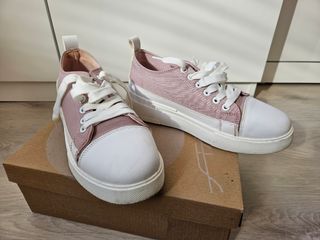 Zapatillas rosas tipo converse