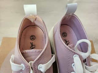 Zapatillas rosas tipo converse