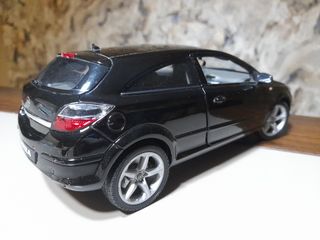 Se vende Opel Astra GTC escala 1:18
