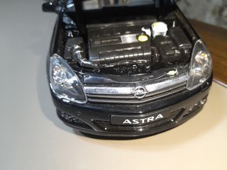 Se vende Opel Astra GTC escala 1:18