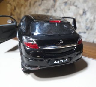 Se vende Opel Astra GTC escala 1:18
