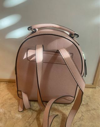 Mochila de piel rosa