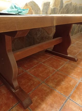 Mesa de bodega de madera rústica