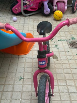 Bicicleta de equilibrio rosa Chicco