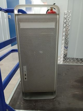 Torre PC Apple Plata