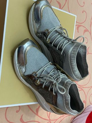 Zapatos Michael Kors Grises y Plateados