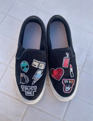 Zapatillas slip-on negras con parches